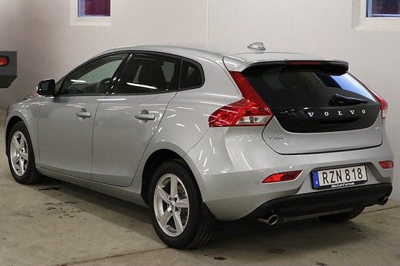 Volvo V40 2 of 23