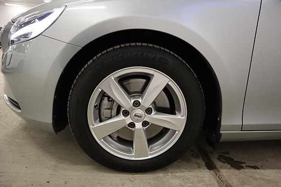 Volvo V40 20 of 23