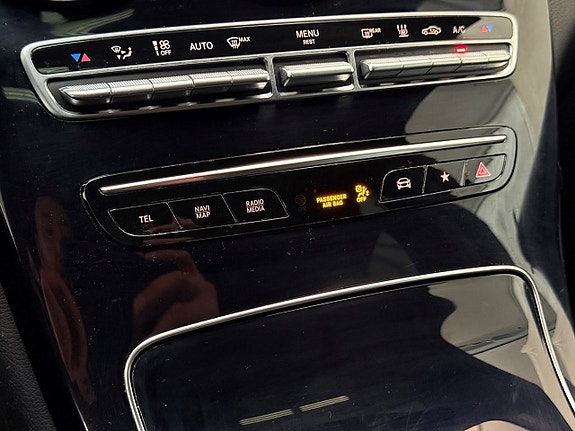 Mercedes-Benz GLC300 e 24 of 27