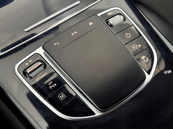 Mercedes-Benz GLC300 e 25 of 27