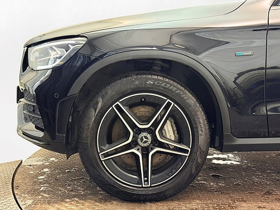 Mercedes-Benz GLC300 e 12 of 27