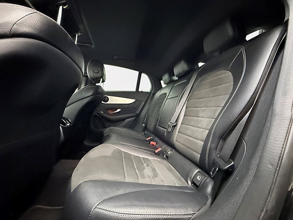 Mercedes-Benz GLC300 e 17 of 27