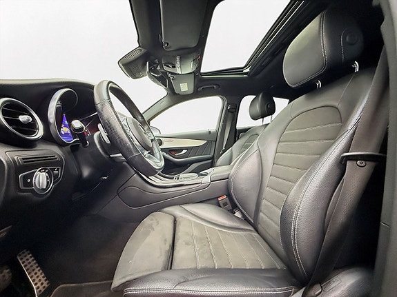 Mercedes-Benz GLC300 e 13 of 27