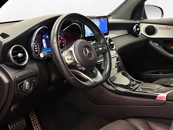 Mercedes-Benz GLC300 e 14 of 27