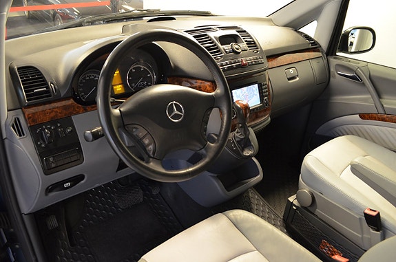 Mercedes-Benz Viano 2 of 5