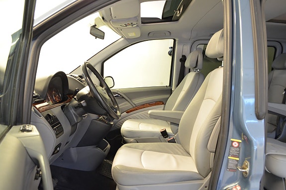 Mercedes-Benz Viano 3 of 5