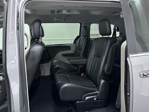 Lancia Voyager 15 of 27