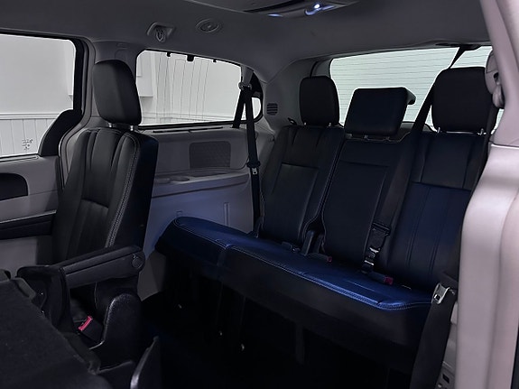 Lancia Voyager 17 of 27