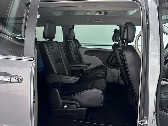 Lancia Voyager 16 of 27