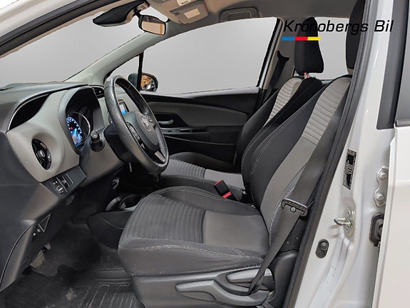 Toyota Yaris 8 of 18