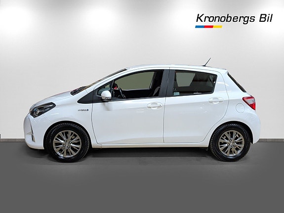 Toyota Yaris 4 of 18