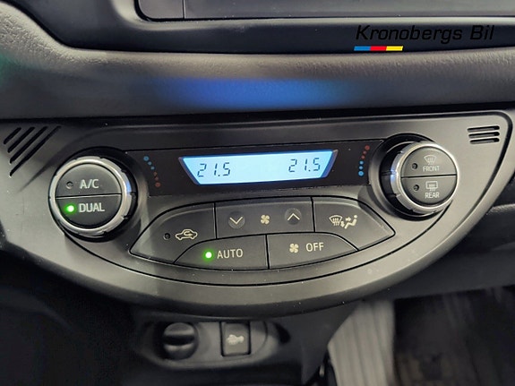 Toyota Yaris 13 of 18