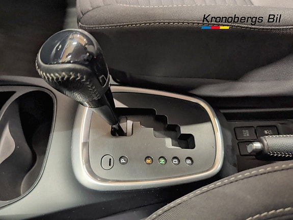 Toyota Yaris 12 of 18