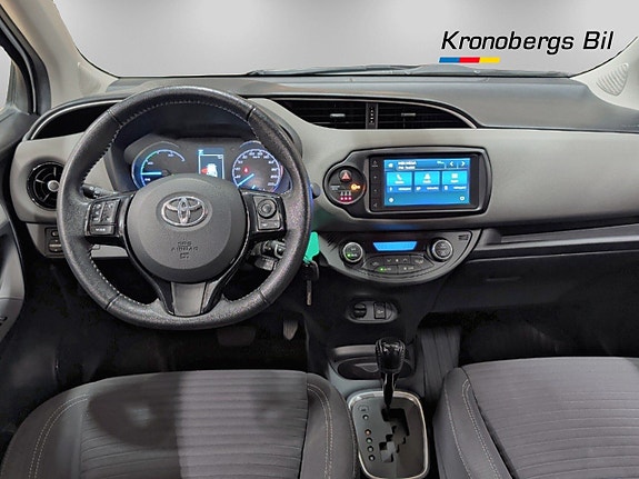Toyota Yaris 7 of 18