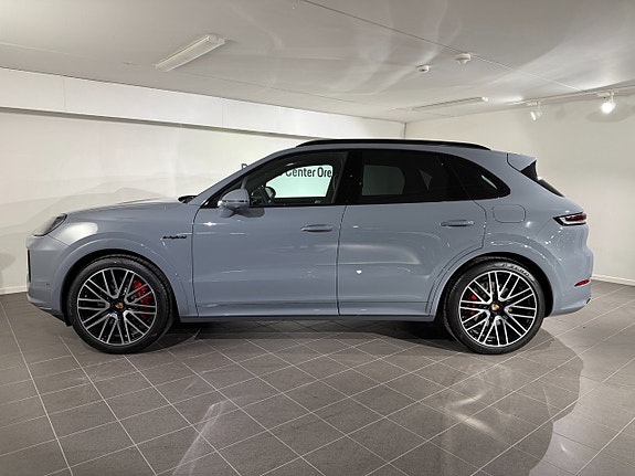 Porsche Cayenne S 4 of 5
