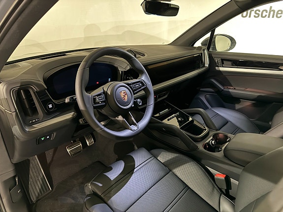 Porsche Cayenne S 10 of 16