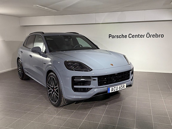 Porsche Cayenne S 5 of 5