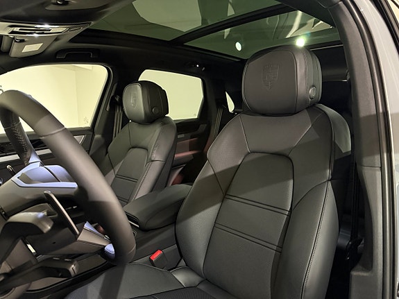 Porsche Cayenne S 12 of 16