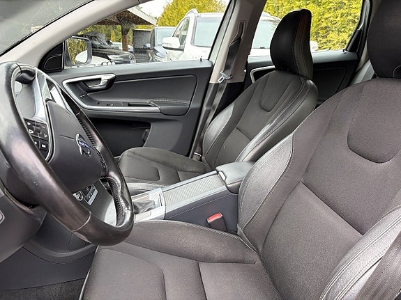 Volvo XC60 12 of 17