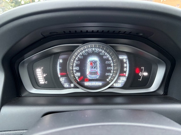 Volvo XC60 7 of 17
