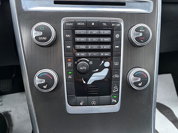 Volvo XC60 9 of 17