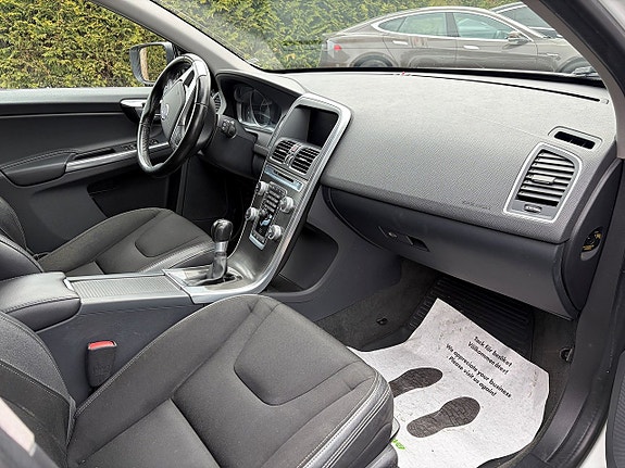Volvo XC60 17 of 17