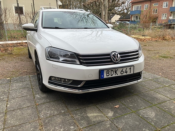 Volkswagen Passat 2 of 5