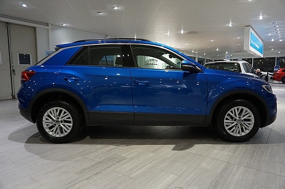 Volkswagen T-Roc 4 of 5