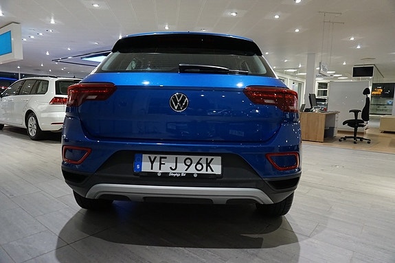 Volkswagen T-Roc 3 of 5