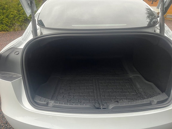 Tesla Model 3 8 of 9