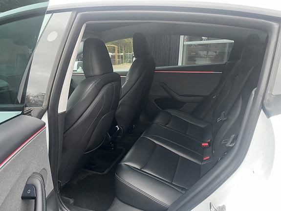 Tesla Model 3 7 of 9