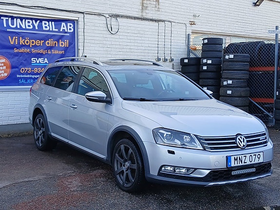 Volkswagen Passat Alltrack 2 of 5