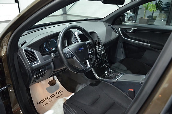 Volvo XC60 11 of 20