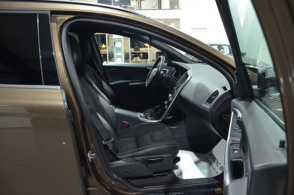 Volvo XC60 13 of 20