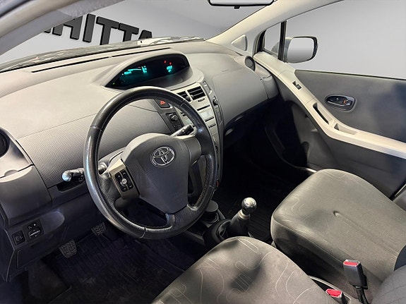 Toyota Yaris 12 of 14