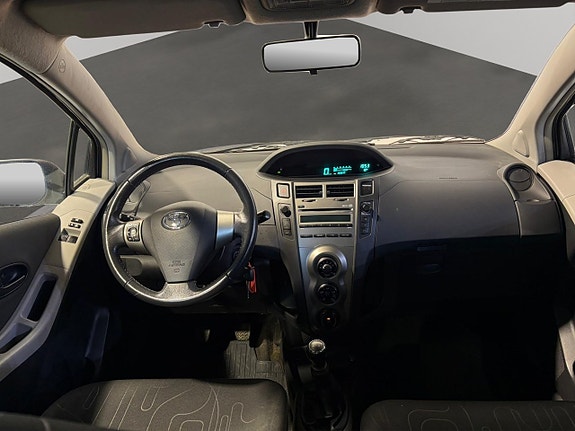 Toyota Yaris 10 of 14