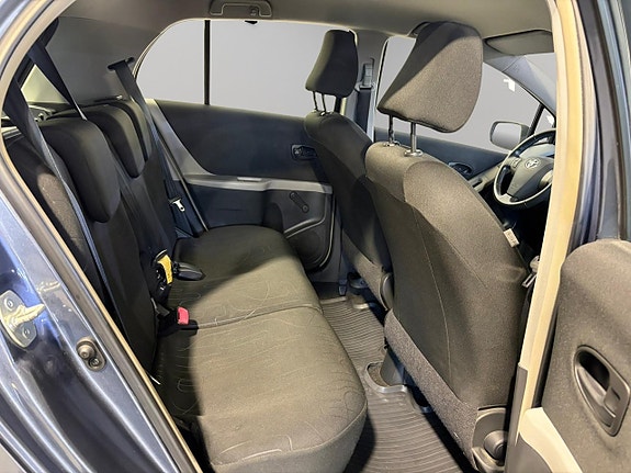 Toyota Yaris 11 of 14