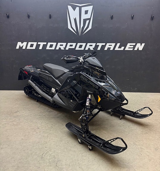 Polaris XCR 9R 137" 3 of 5