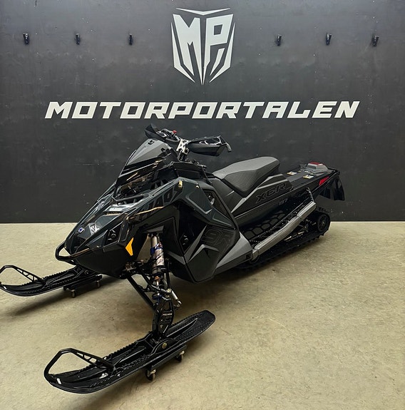 Polaris XCR 9R 137" 4 of 5