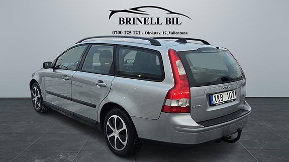 Volvo V50 3 of 5