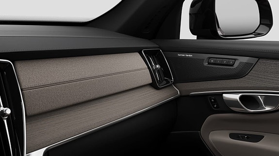 Volvo XC90 15 of 16