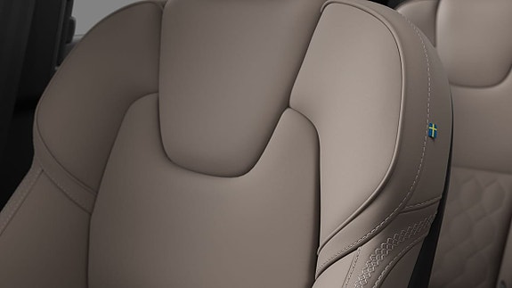 Volvo XC90 12 of 16