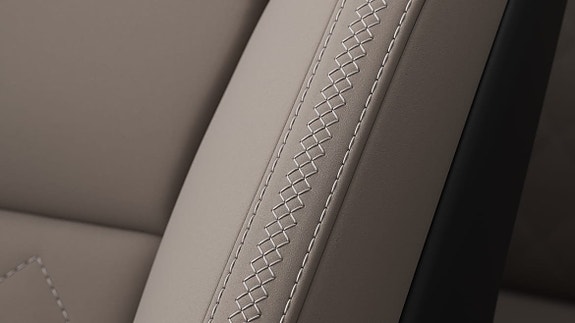 Volvo XC90 13 of 16