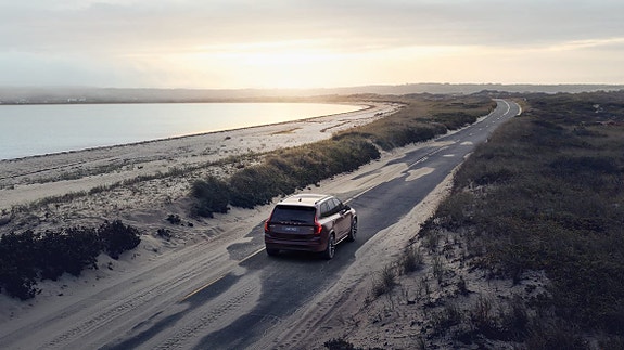 Volvo XC90 10 of 16