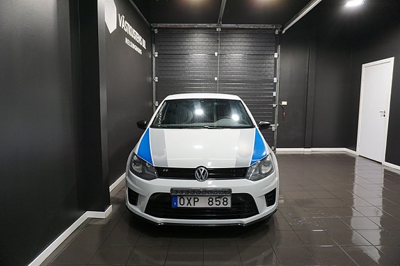 Volkswagen Polo 2 of 5