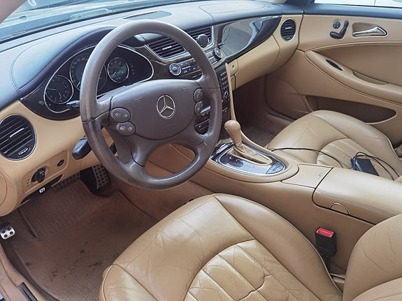 Mercedes-Benz CLS500 5 of 7