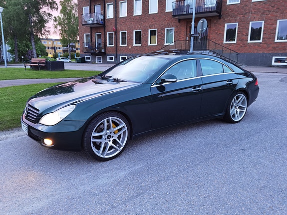 Mercedes-Benz CLS500 2 of 7