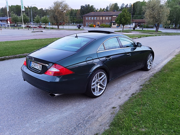 Mercedes-Benz CLS500 3 of 7
