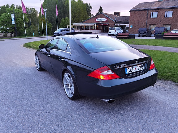 Mercedes-Benz CLS500 4 of 7