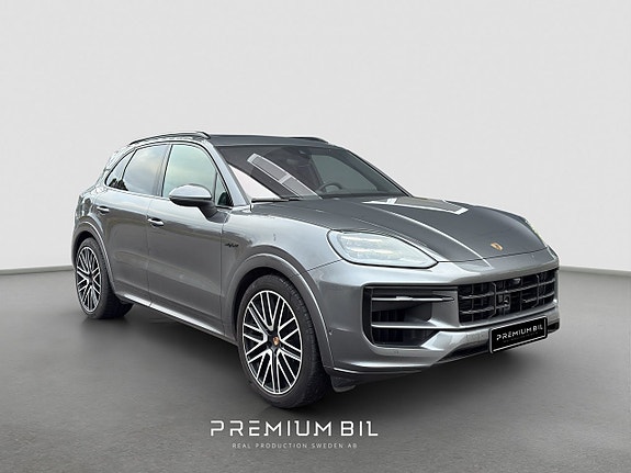 Porsche Cayenne 4 of 5